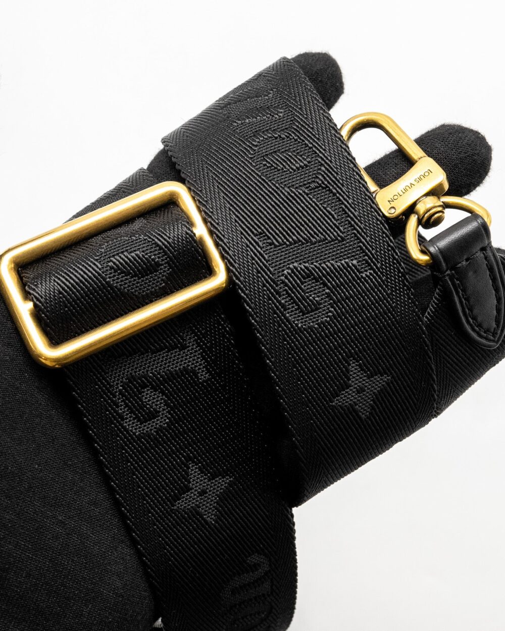 AAA Replica Louis Vuitton LV NEW WAVE MULTI POCHETTE CALFSKIN BLACK GHW