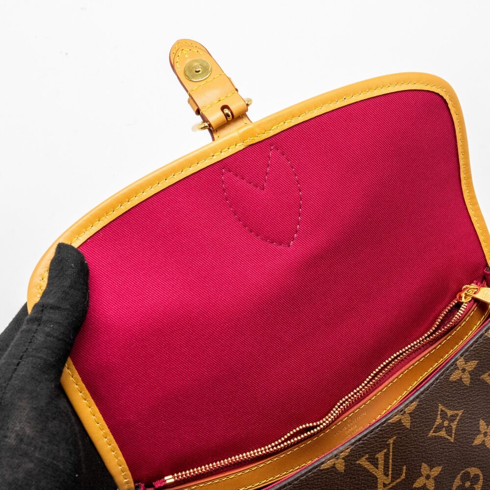 AAA Replica Louis Vuitton LV DIANE BAG WITH FUCHSIA STRAP MONOGRAM CANVAS GHW