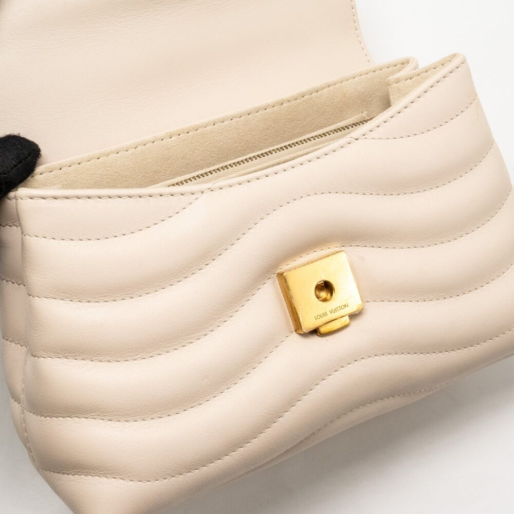 AAA Replica Louis Vuitton LV HOLD ME NEW WAVE BAG CALFSKIN IVORY GHW