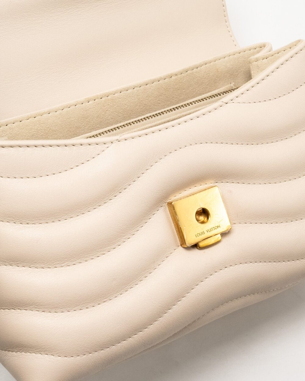 AAA Replica Louis Vuitton LV HOLD ME NEW WAVE BAG CALFSKIN IVORY GHW