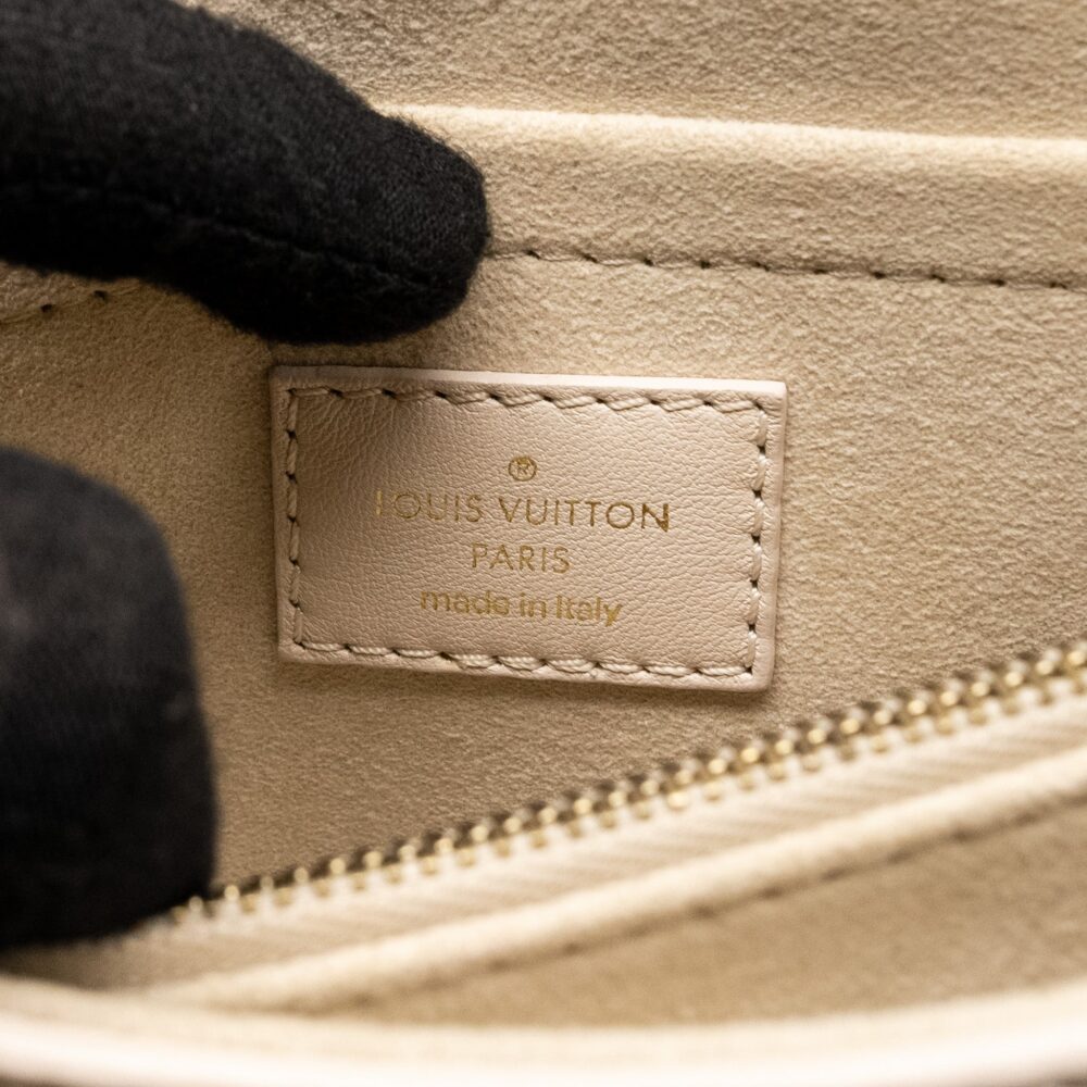 AAA Replica Louis Vuitton LV HOLD ME NEW WAVE BAG CALFSKIN IVORY GHW