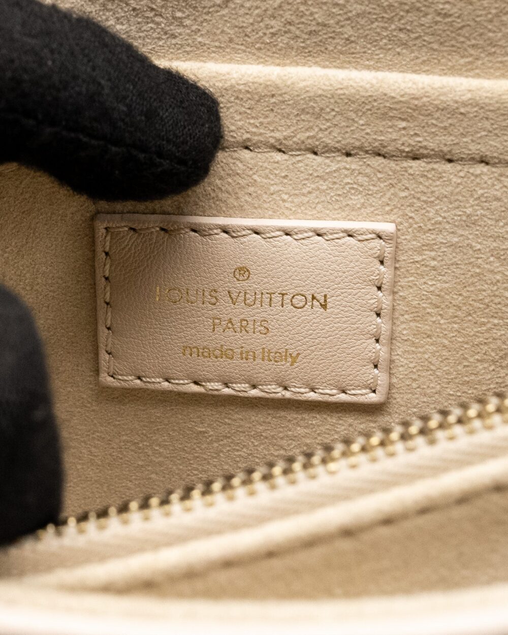 AAA Replica Louis Vuitton LV HOLD ME NEW WAVE BAG CALFSKIN IVORY GHW