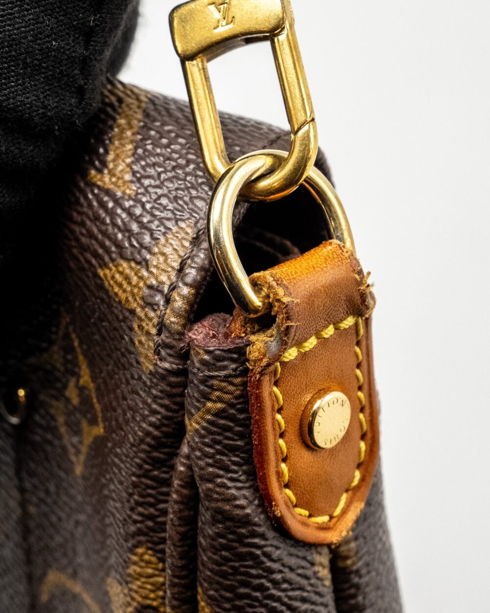 AAA Replica Louis Vuitton LV FAVOURITE PM MONOGRAM CANVAS GHW