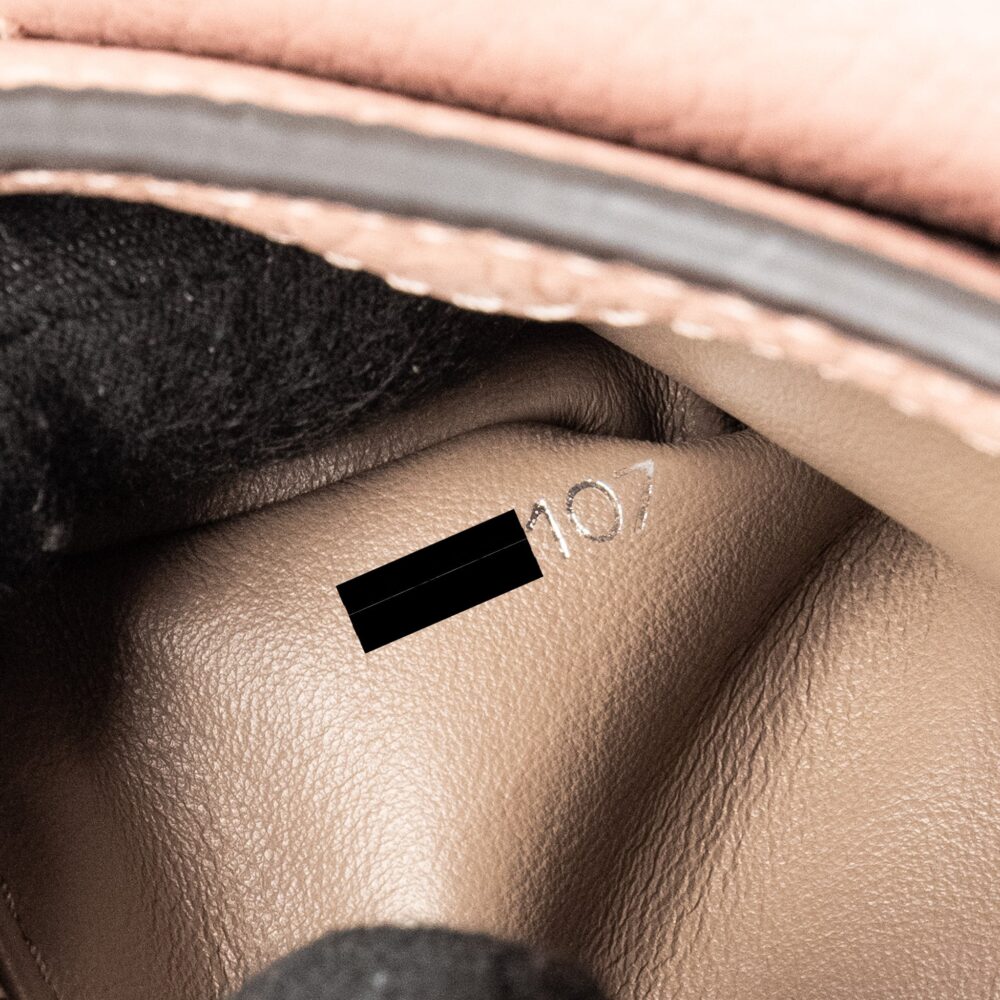 AAA Replica Louis Vuitton LV CAPUCINES MM TAURILLON PINK SHW