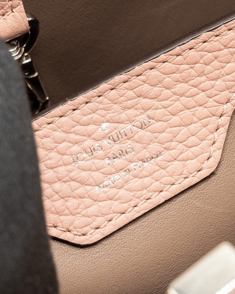AAA Replica Louis Vuitton LV CAPUCINES MM TAURILLON PINK SHW 