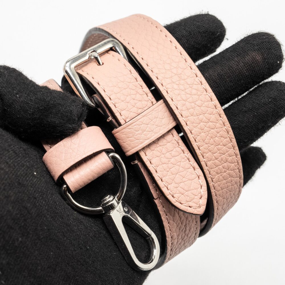 AAA Replica Louis Vuitton LV CAPUCINES MM TAURILLON PINK SHW