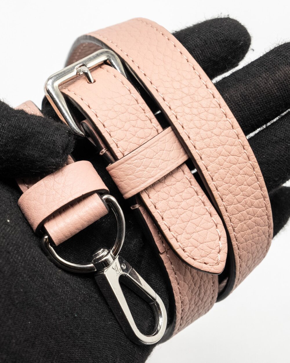 AAA Replica Louis Vuitton LV CAPUCINES MM TAURILLON PINK SHW 