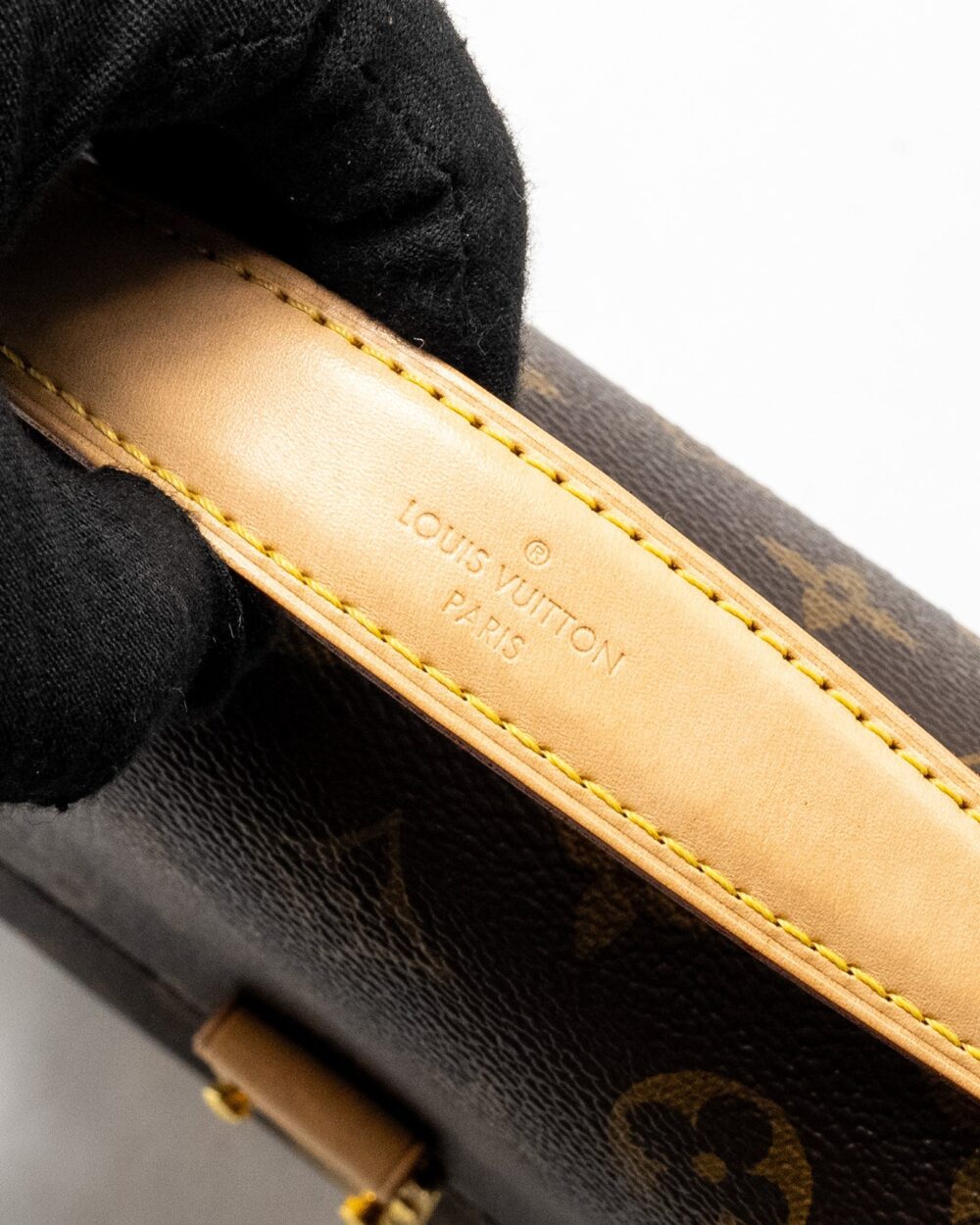 AAA Replica Louis Vuitton LV POCHETTE METIS MONOGRAM CANVAS GHW