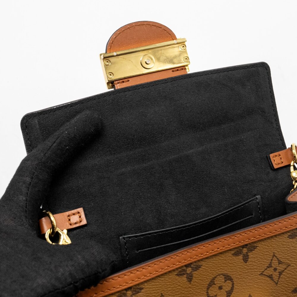 AAA Replica Louis Vuitton LV DAUPHINE CHAIN WALLET MONOGRAM REVERSE CANVAS GHW
