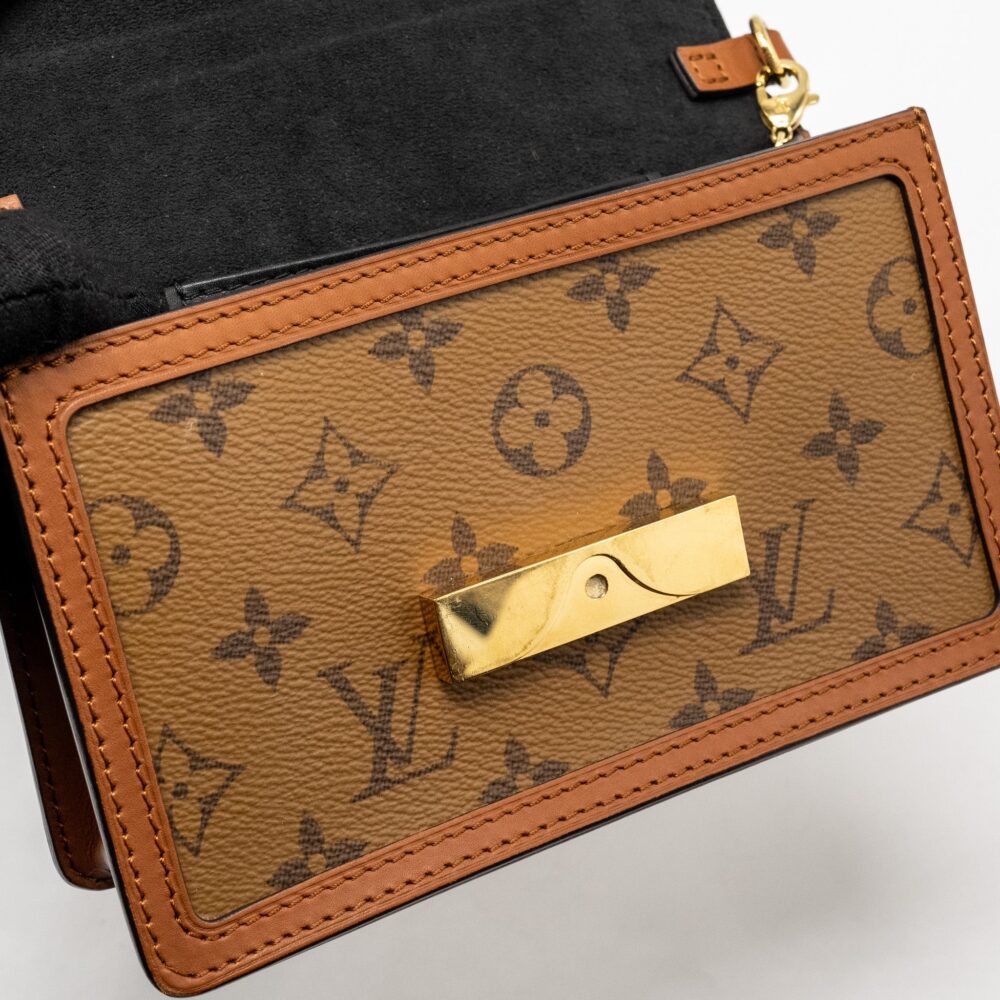 AAA Replica Louis Vuitton LV DAUPHINE CHAIN WALLET MONOGRAM REVERSE CANVAS GHW