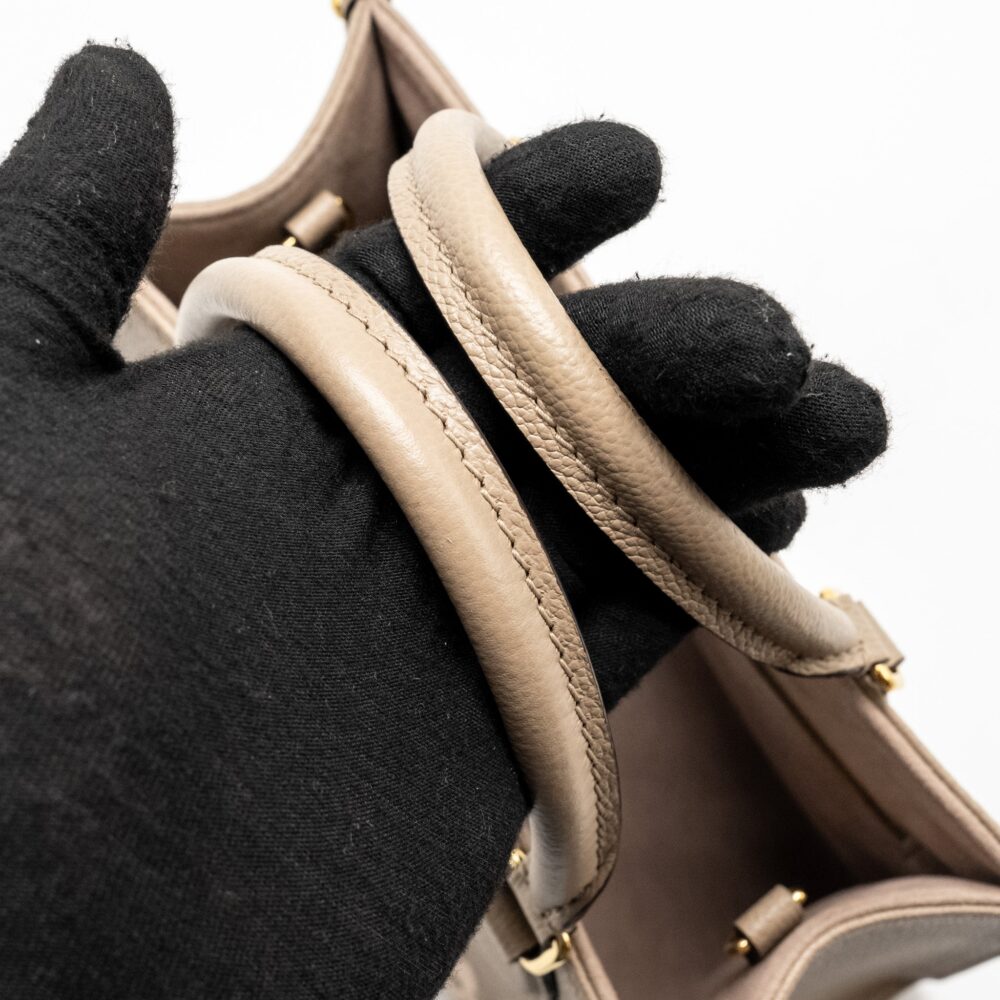 AAA Replica Louis Vuitton LV ONTHEGO PM BICOLOUR MONOGRAM EMPREINTE LEATHER TOURTERELLE/CREME GHW