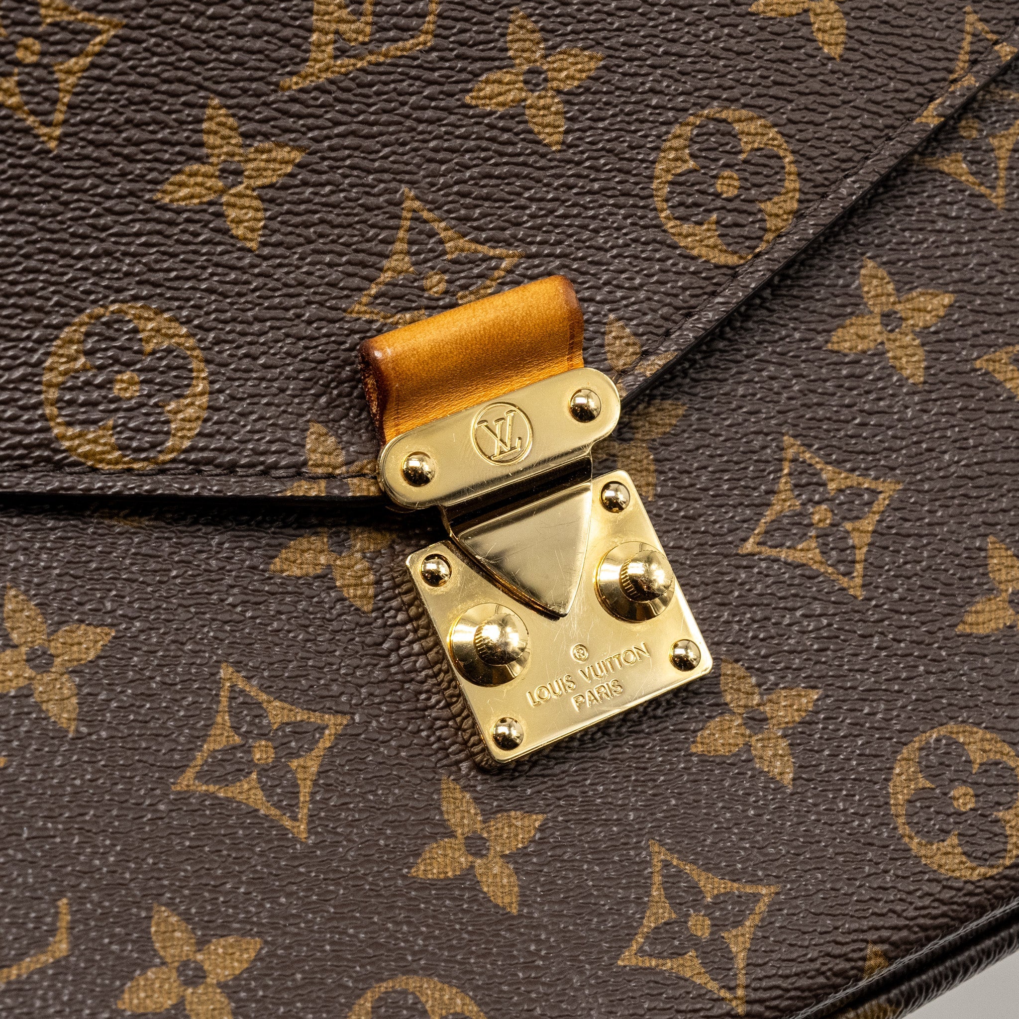 AAA Replica Louis Vuitton LV POCHETTE METIS MONOGRAM CANVAS GHW