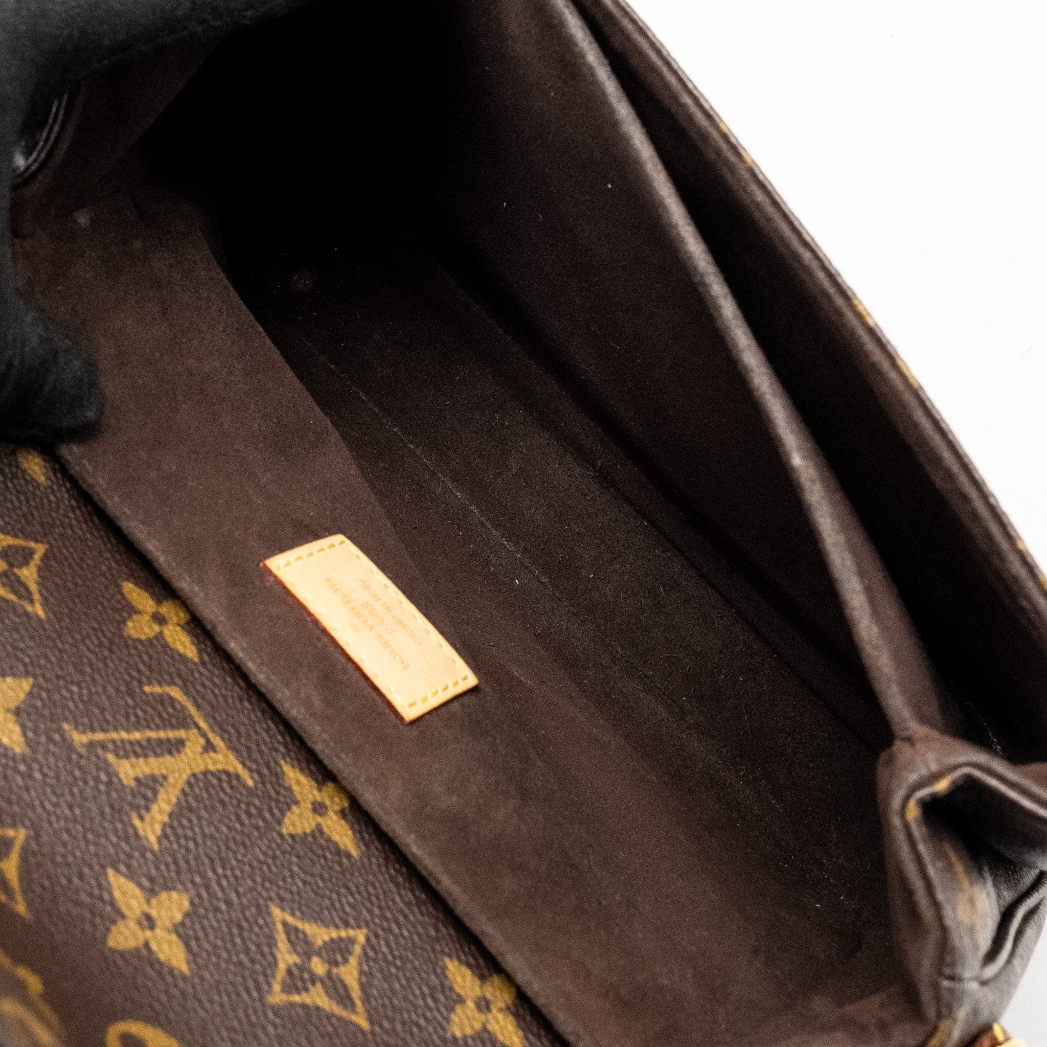 AAA Replica Louis Vuitton LV POCHETTE METIS MONOGRAM CANVAS GHW