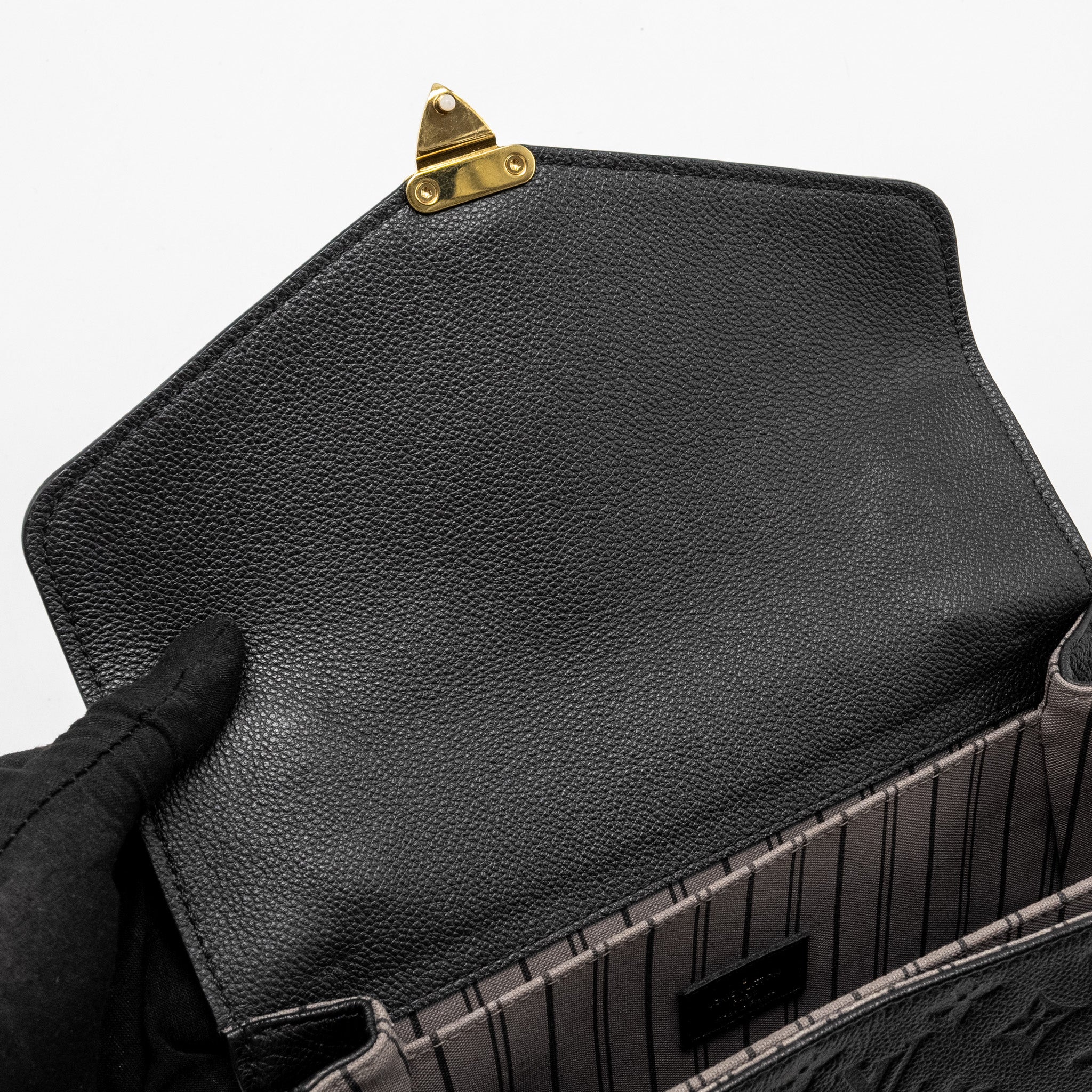 AAA Replica Louis Vuitton LV POCHETTE METIS MONOGRAM EMPREINTE BLACK GHW