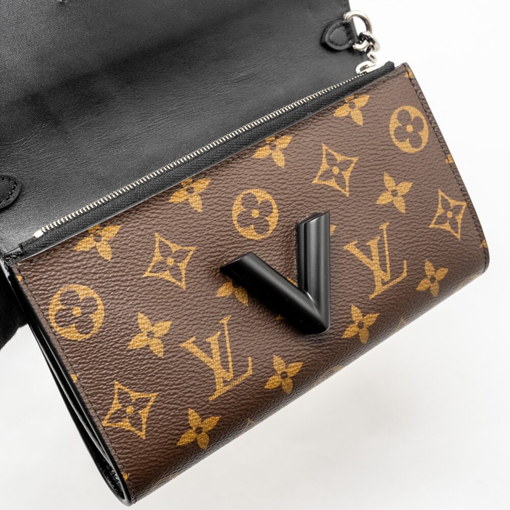 AAA Replica Louis Vuitton LV WILD AT HEART TWIST WALLET ON CHAIN CALFSKIN/MONOGRAM CANVAS MULTICOLOLUR BLACK/SLIVER HARDWARE