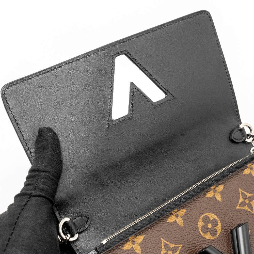 AAA Replica Louis Vuitton LV WILD AT HEART TWIST WALLET ON CHAIN CALFSKIN/MONOGRAM CANVAS MULTICOLOLUR BLACK/SLIVER HARDWARE