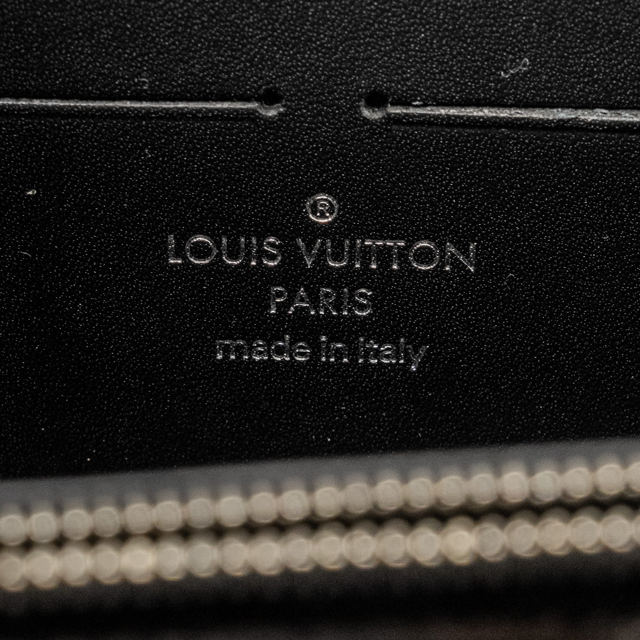 AAA Replica Louis Vuitton LV WILD AT HEART TWIST WALLET ON CHAIN CALFSKIN/MONOGRAM CANVAS MULTICOLOLUR BLACK/SLIVER HARDWARE