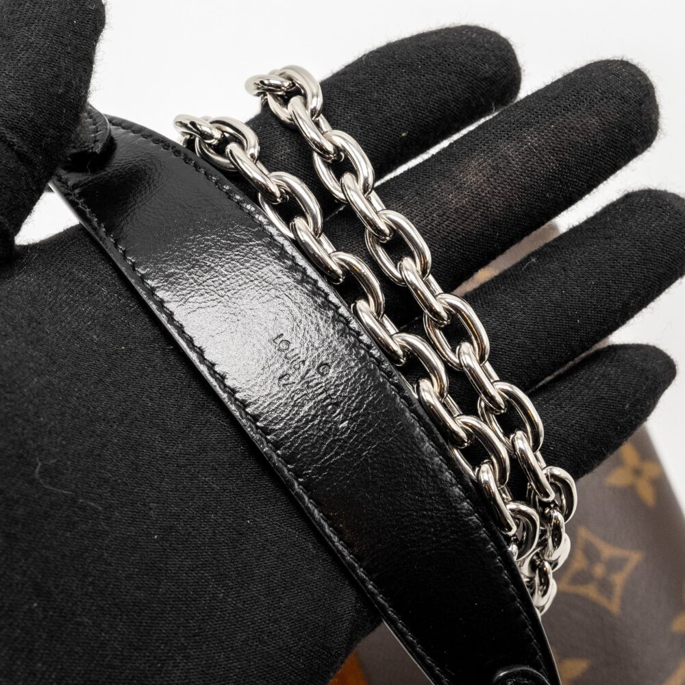 AAA Replica Louis Vuitton LV WILD AT HEART TWIST WALLET ON CHAIN CALFSKIN/MONOGRAM CANVAS MULTICOLOLUR BLACK/SLIVER HARDWARE