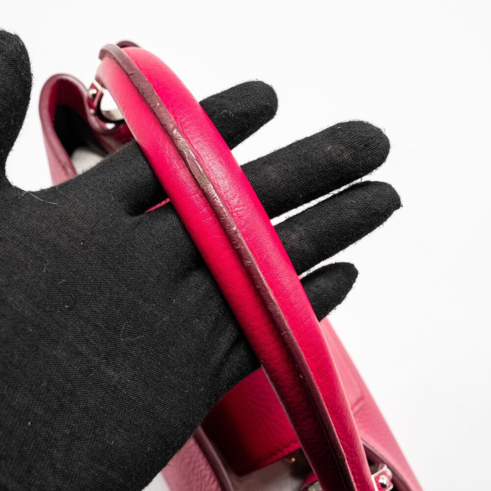 AAA Replica Louis Vuitton LV CAPUCINES TAURILLON HOT PINK SHW