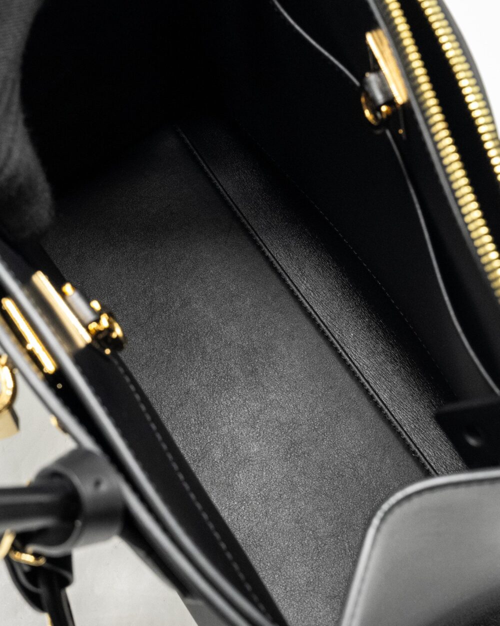 AAA Replica Louis Vuitton LV CITY STEAMER PM GRAINED CALFSKIN BLACK GHW