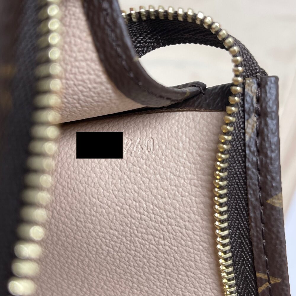 AAA Replica Louis Vuitton LV TOILETRY POCHETTE 26 MONOGRAM CANVAS YEAR2020